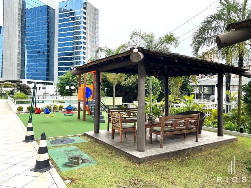 Apartamento 2/4 em Patamares - andar alto e com 1 suíte