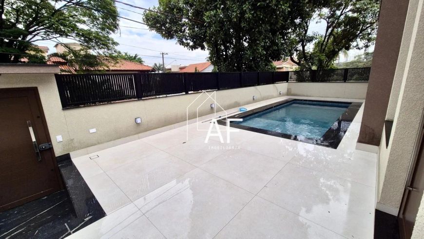 Sobrado à Venda no City América com 3 suítes e uma piscina.