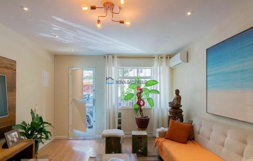 Sobrado de Vila - 90m² - 2 dormitórios, Vaga - Jardim Paulistano.