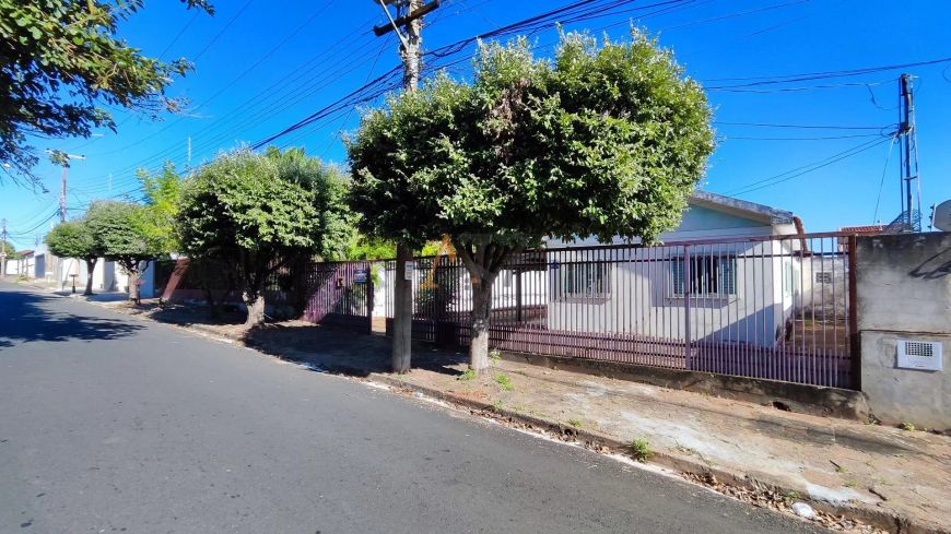 Casa de 3 quartos 2 banheiros e 2 vagas à venda no Jardim Nazareth - São José do Rio Preto, SP