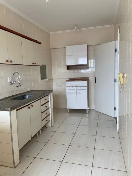 Apartamento localizado na Vila redentora com 1 dormitorio e 1 vaga de garagem.