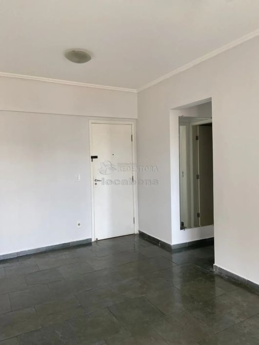 Apartamento localizado na Vila redentora com 1 dormitorio e 1 vaga de garagem.