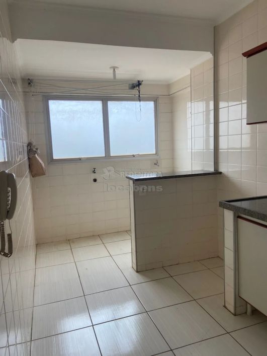 Apartamento localizado na Vila redentora com 1 dormitorio e 1 vaga de garagem.