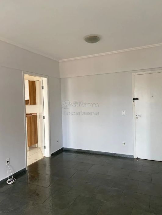 Apartamento localizado na Vila redentora com 1 dormitorio e 1 vaga de garagem.