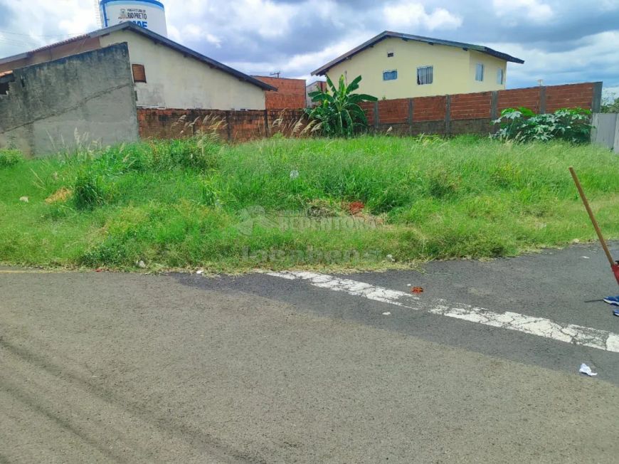 Terreno à Venda de esquina Parque das Aroeiras II com 200 m²