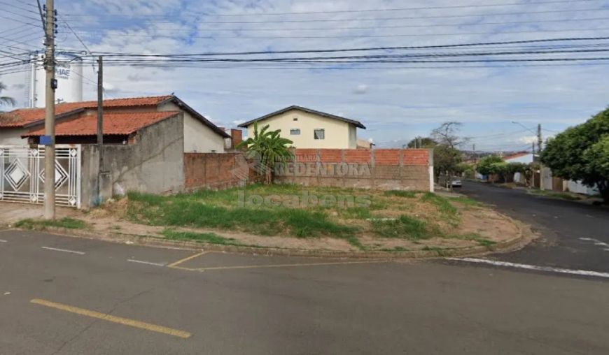 Terreno à Venda de esquina Parque das Aroeiras II com 200 m²