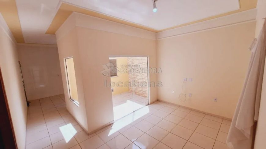 Casa para locação ou venda no bairro Vila Elmaz de 02 dormitórios
