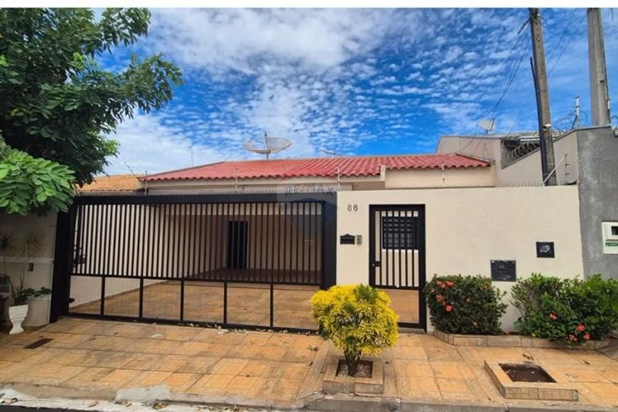 Casa com 3 quartos, sendo 1 suíte, 4 vagas no bairro Lauriano Tebar II, próx. Represa Municipal