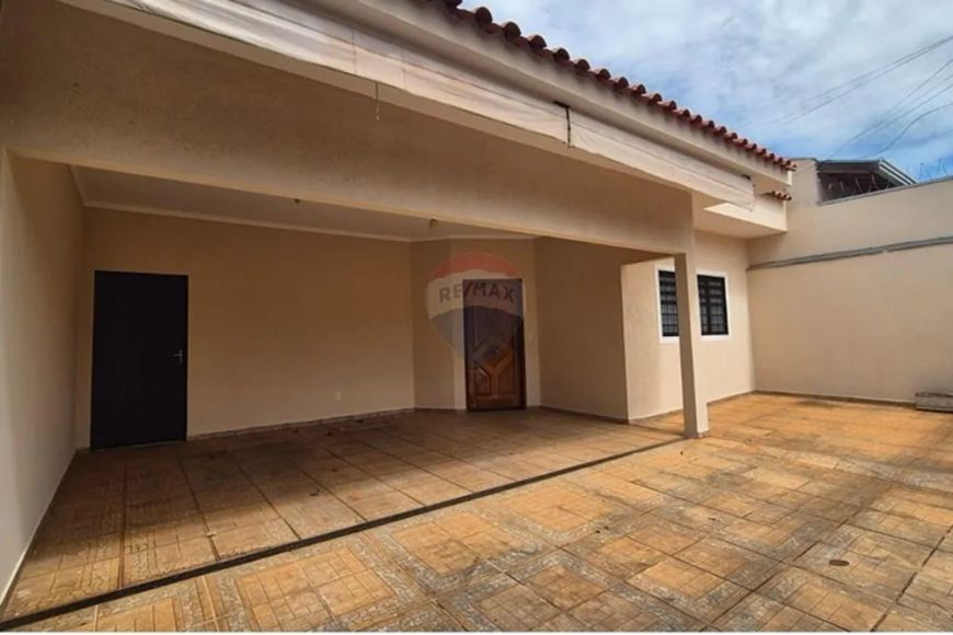 Casa com 3 quartos, sendo 1 suíte, 4 vagas no bairro Lauriano Tebar II, próx. Represa Municipal