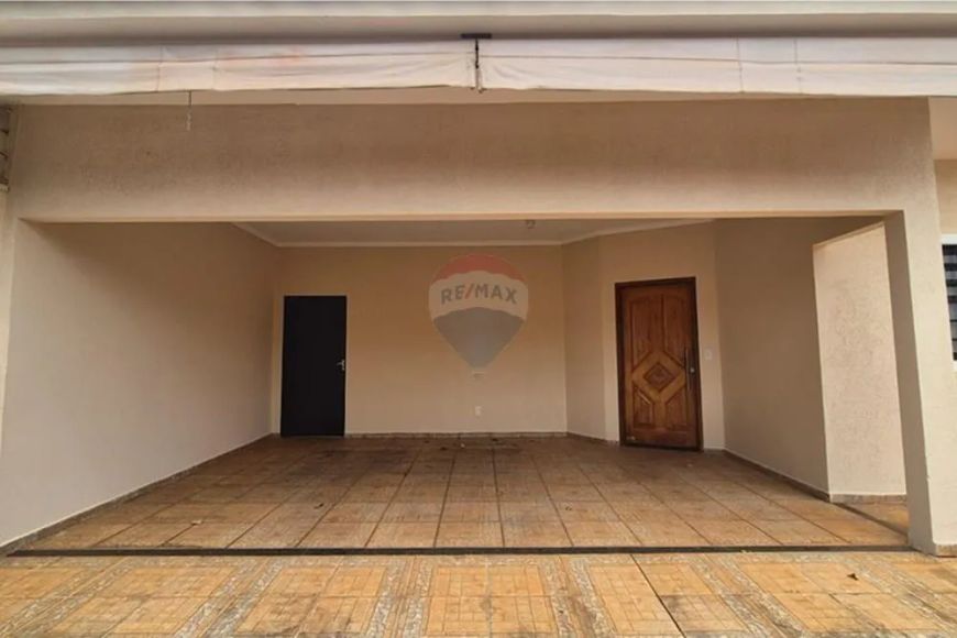 Casa com 3 quartos, sendo 1 suíte, 4 vagas no bairro Lauriano Tebar II, próx. Represa Municipal