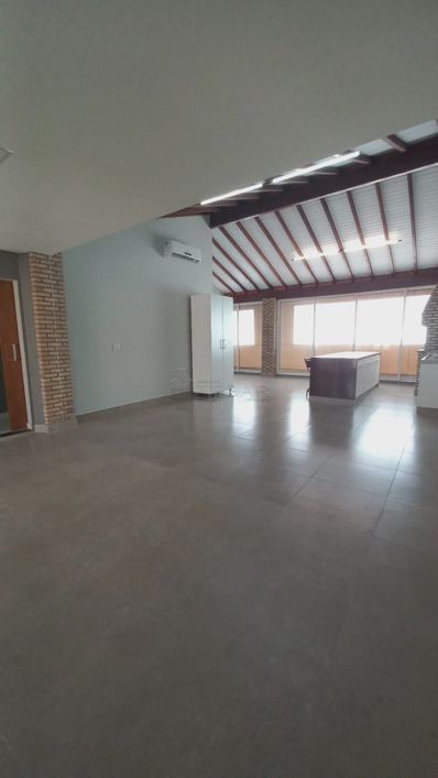 Casa com piscina e área gourmet - 03 quartos (uma suíte)