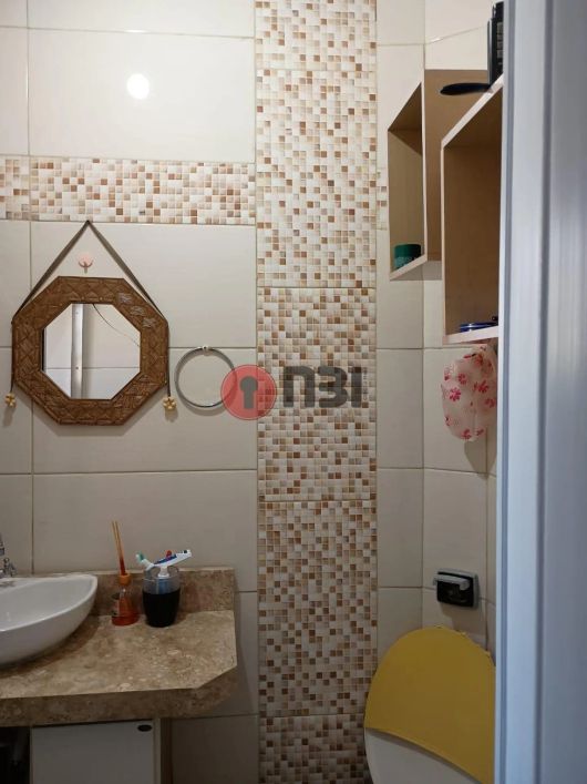 vende-se casa com 2 dormitorios 1 sala 1 cozinha 2 banheiros