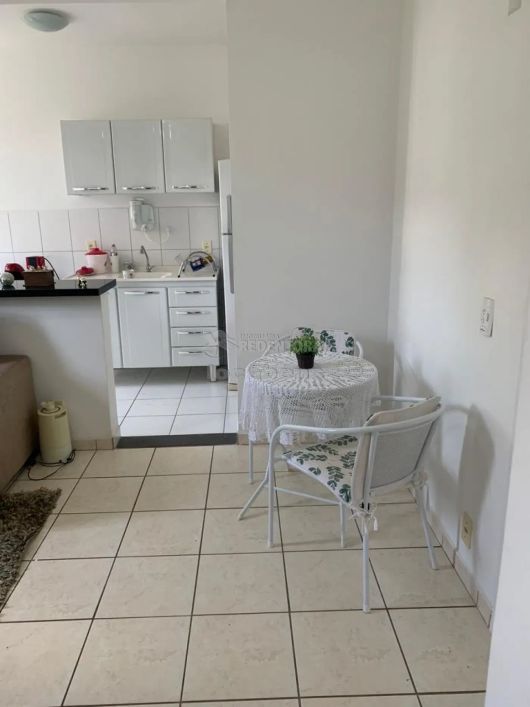 Ótimo Apartamento Residencial com 2 Dormitórios / Loteamento Clube V
