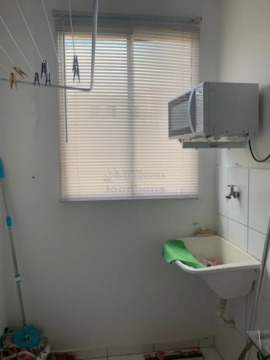Ótimo Apartamento Residencial com 2 Dormitórios / Loteamento Clube V