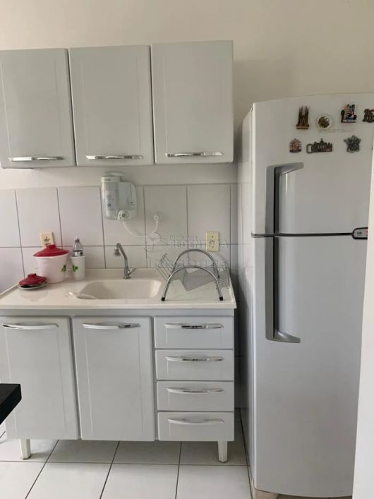 Ótimo Apartamento Residencial com 2 Dormitórios / Loteamento Clube V