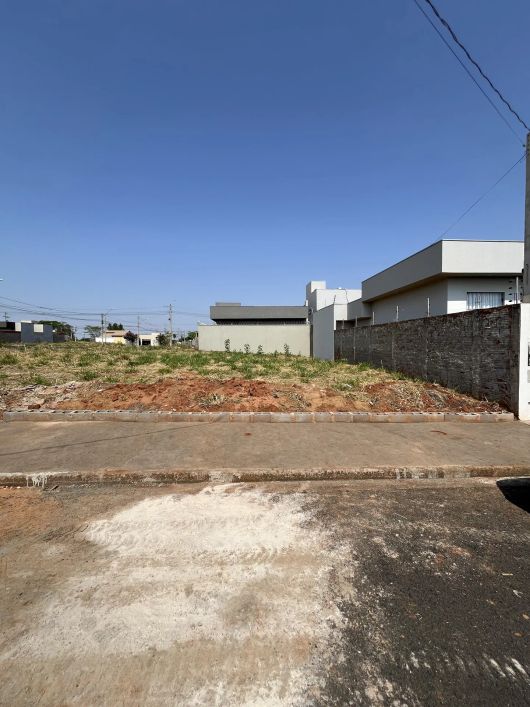 Terreno plano 10x20 face sombra