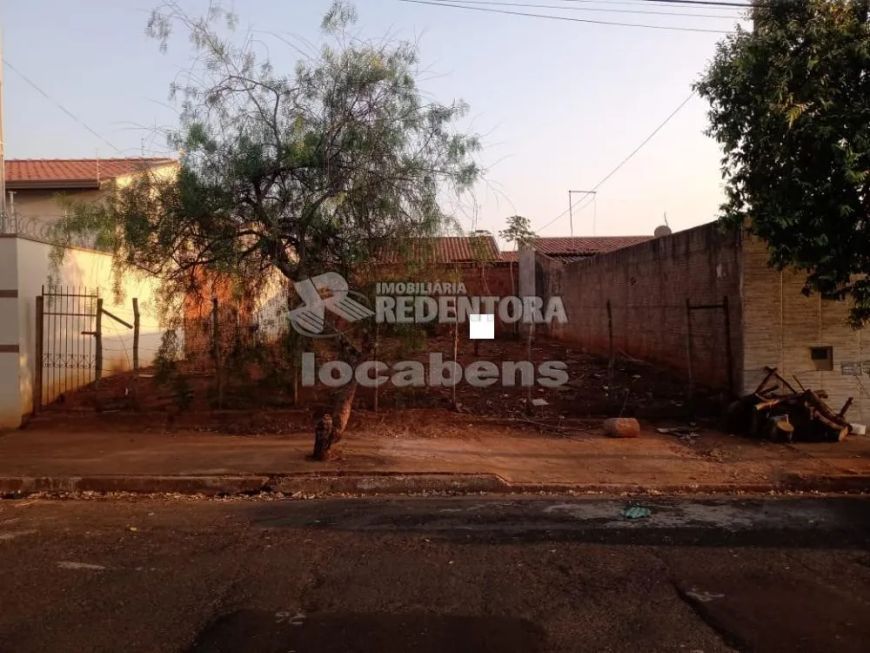 Terreno com 200m² Parque das Aroeiras II