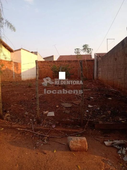 Terreno com 200m² Parque das Aroeiras II