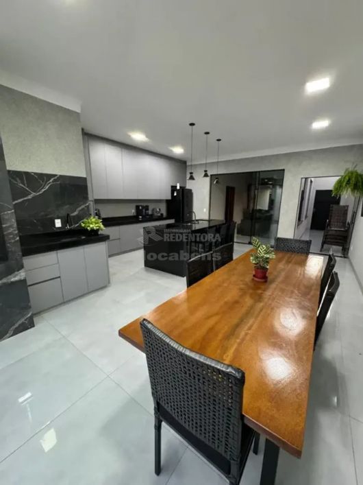 Excelente Casa Residencial para Venda - 3 Dormitórios / Jardim Simões
