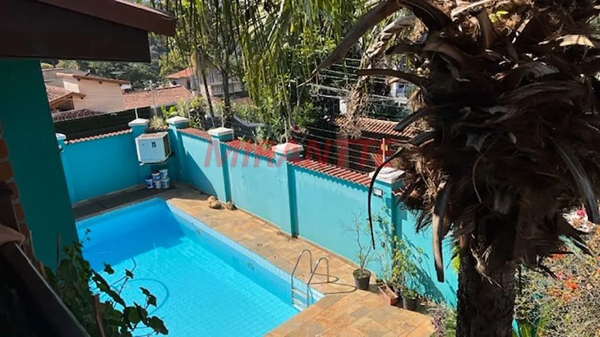 Sobrado de 570m² com 4 quartos em Jardim Virginia Bianca