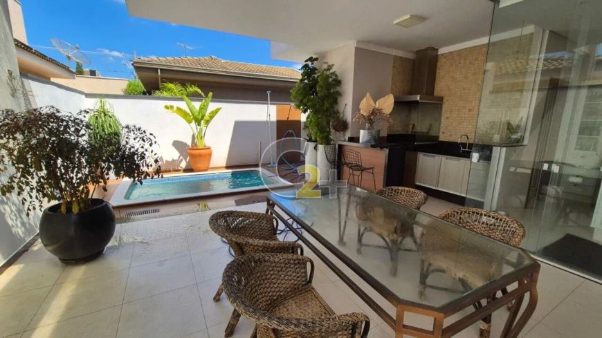 Casa à venda Condomínio Gaivota I, com 3 suítes, 4 vagas, piscina, energia fotovoltaica