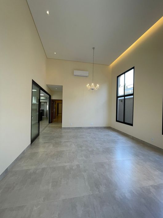 Casa de condomínio para venda possui 250 metros quadrados com 3 quartos