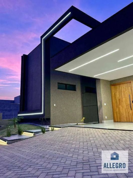 Casa à venda no Condomínio Village Normandie com 4 suítes e 2 vagas de garagem / Próximo ao Shopping
