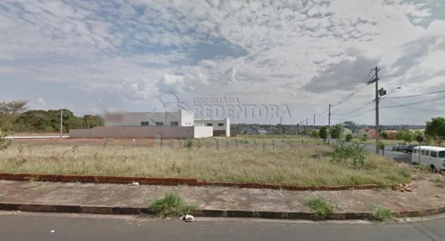 Excelente lote de esquina comercial no Residencial Machado