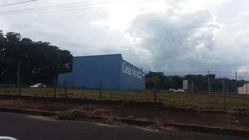 Excelente lote de esquina comercial no Residencial Machado