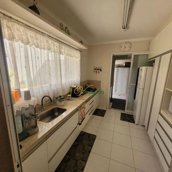 Casa 3 dormitórios , piscina condomínio nazona sul