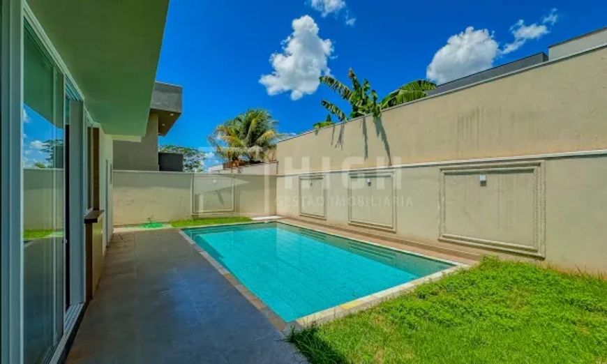 Sobrado para venda condomínio Residencial Recanto do Lago com 4 suítes, piscina grande