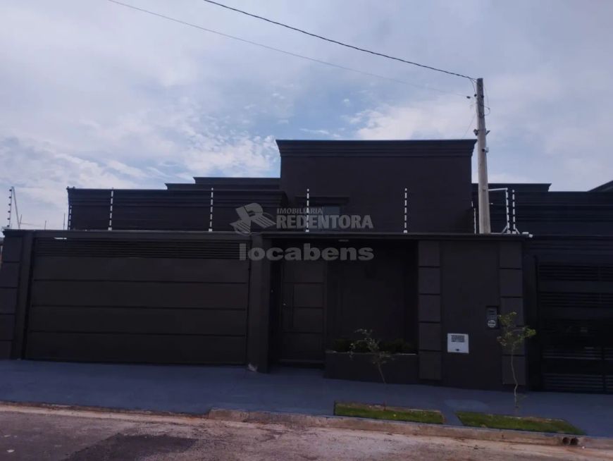 Casa no bairro SETSUL, com 3 quartos, 02 vagas de garagem.