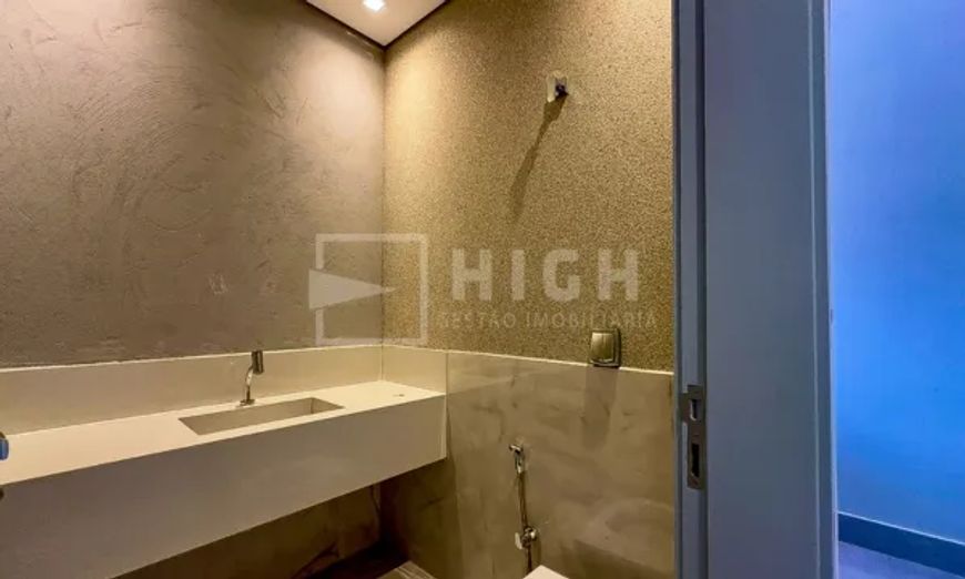 Casa térrea para venda Condomínio Residencial Damha VI - 4 suítes e piscina aquecida