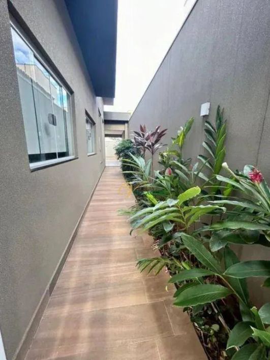 casa com 3 suítes , sendo 1 master