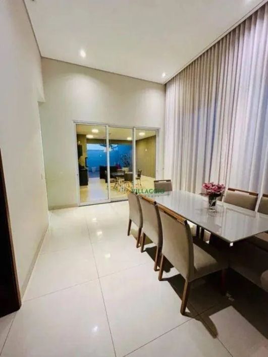 casa com 3 suítes , sendo 1 master