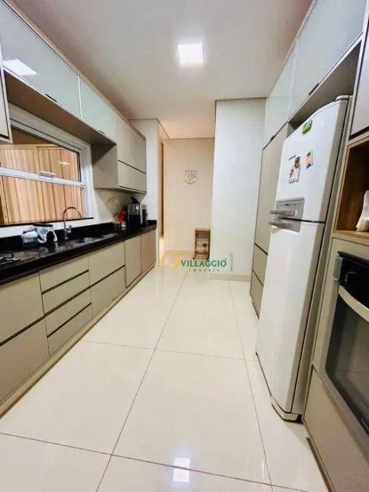 casa com 3 suítes , sendo 1 master