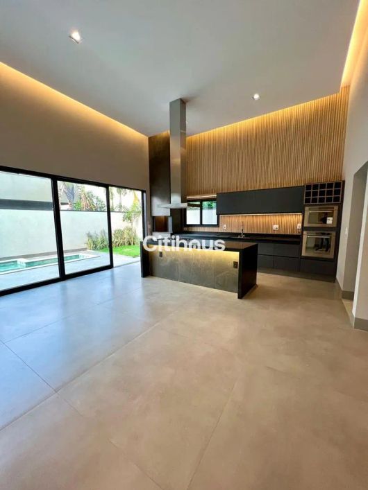 Luxo e Sofisticação no Golfe Residencial – 3 Suítes e Área Gourmet!