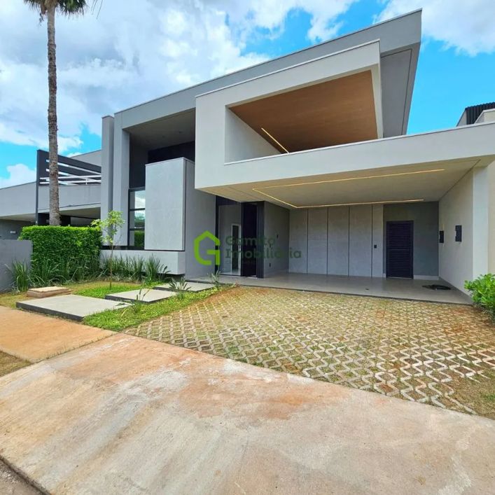 Casa com 3 suítes, escritório, home, área gourmet e piscina no cond. Village La Montagne