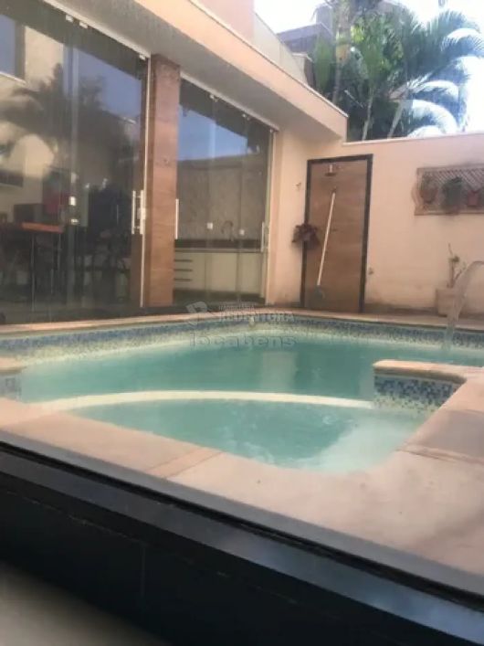 Maravilhosa Casa em Condomínio para Venda - 3 dormitórios / Condomínio Gaivota I