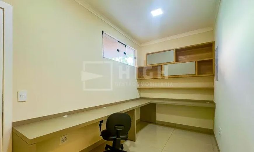 Casa térrea para venda no Condomínio Residencial Damha VI - Piscina aquecida e 3 suítes