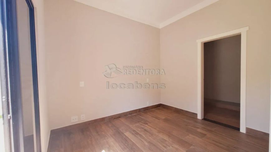 Casa térrea em Condominio - 03 Dormitórios - 05 wcs - Piscina - 03 garagem