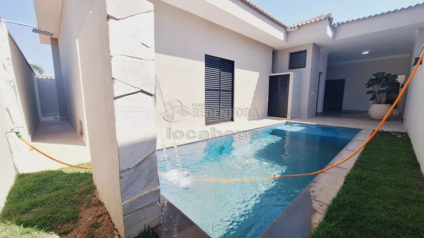 Casa térrea em Condominio - 03 Dormitórios - 05 wcs - Piscina - 03 garagem
