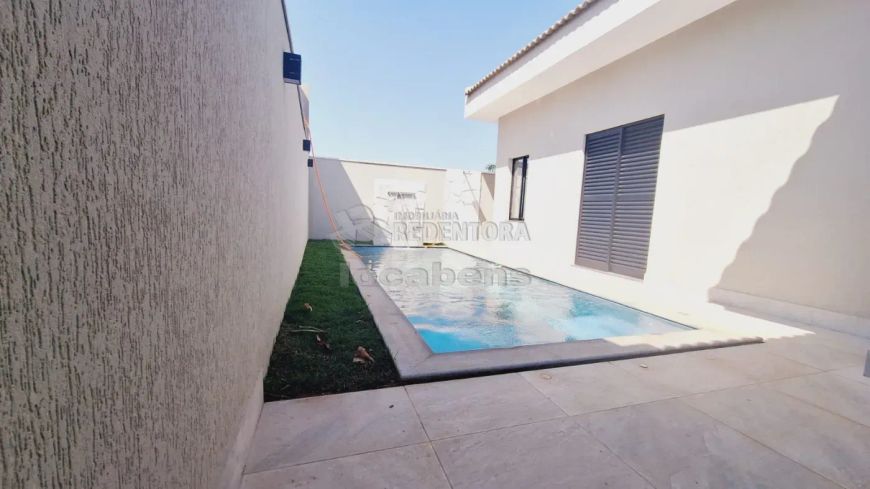 Casa térrea em Condominio - 03 Dormitórios - 05 wcs - Piscina - 03 garagem