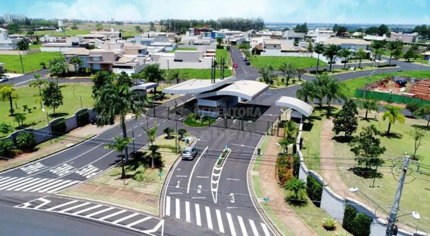 Eco Village I - Terreno em bom local, tendo 15x30 metros, com uma área total de 450m², estuda propos