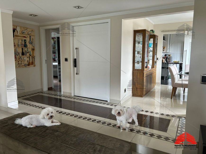 Apartamento a venda no Tatuapé com 186m², 3 suítes (sendo uma máster), 3 salas, 2 vagas demarcadas,