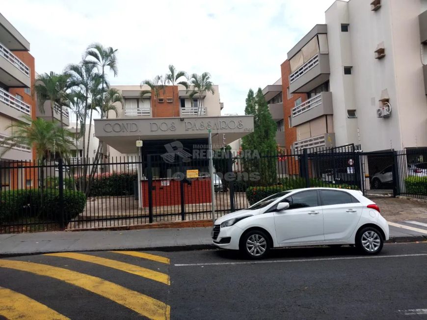 Edifício Condomínio dos Pássaros - Apartamento com 03 dormitórios sendo 02 com armários embutidos