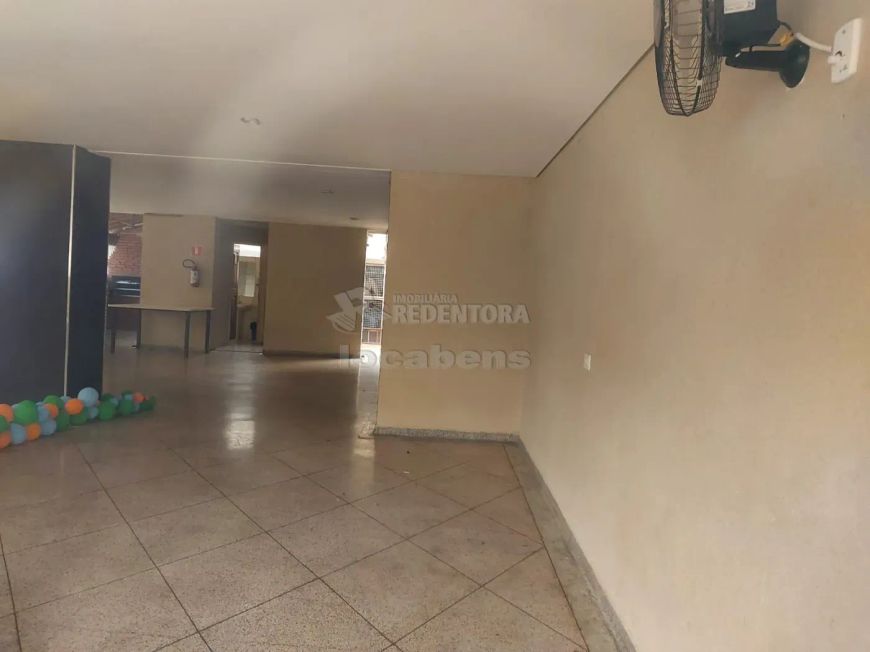 Edifício Condomínio dos Pássaros - Apartamento com 03 dormitórios sendo 02 com armários embutidos