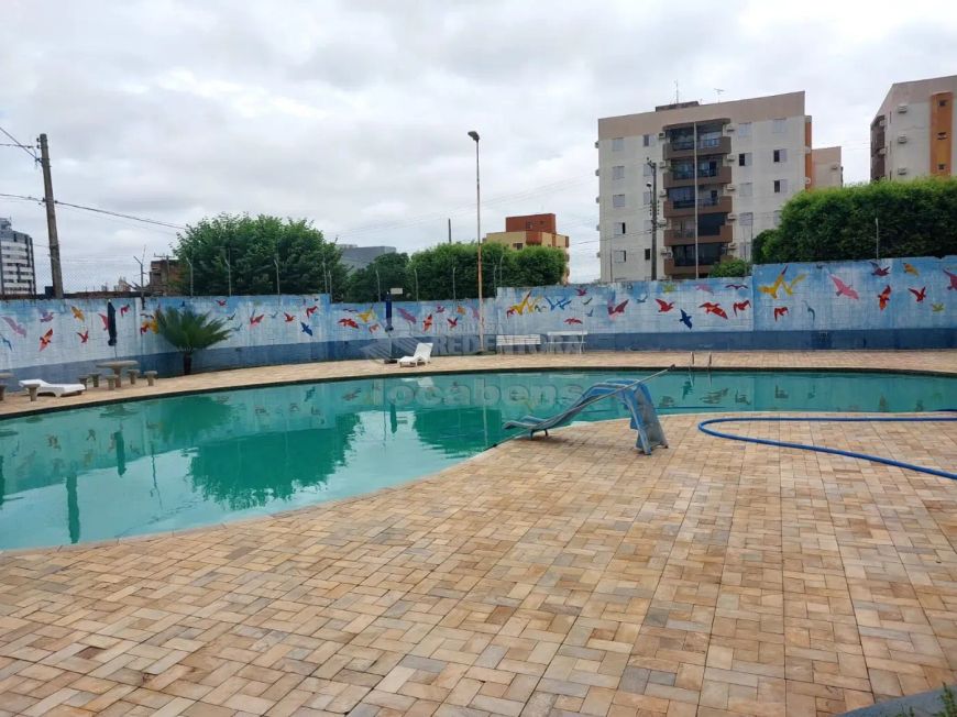 Edifício Condomínio dos Pássaros - Apartamento com 03 dormitórios sendo 02 com armários embutidos
