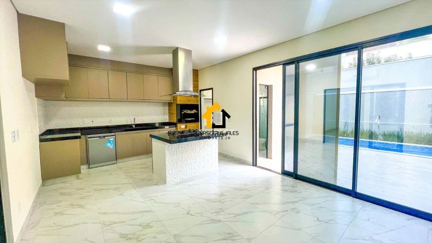 Casa com 3 dormitórios à venda, 200 m² por R$ 1.690.000,00 - Village La Montagne