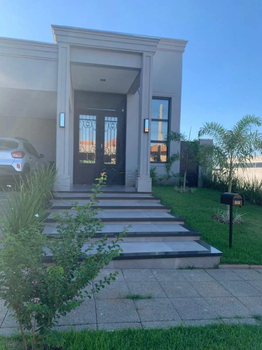 Casa com 3 suítes e piscina aquecida em condomínio - Recanto do Lago.